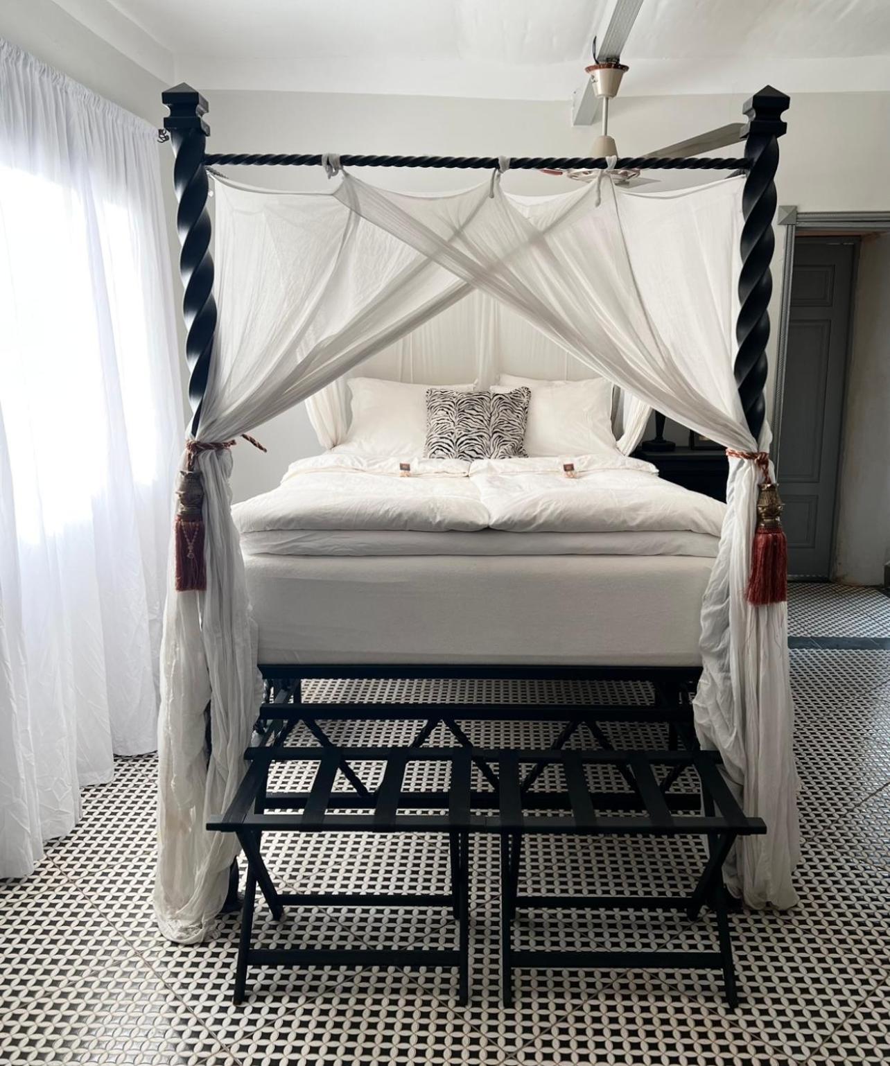 Rooftop Boutique Hotel Adults Only Serrekunda Exterior photo